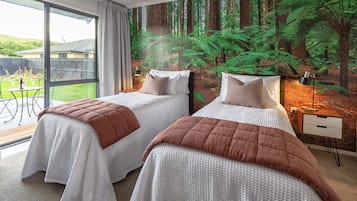 Lantern Suite | Desk, laptop workspace, blackout curtains, soundproofing