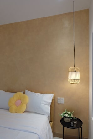 Hypo-allergenic bedding, minibar, blackout drapes, free WiFi