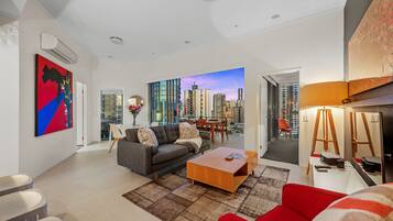 Flat-screen TV, Netflix, DVD player, books