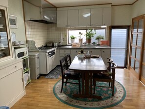 Refrigerador, microondas