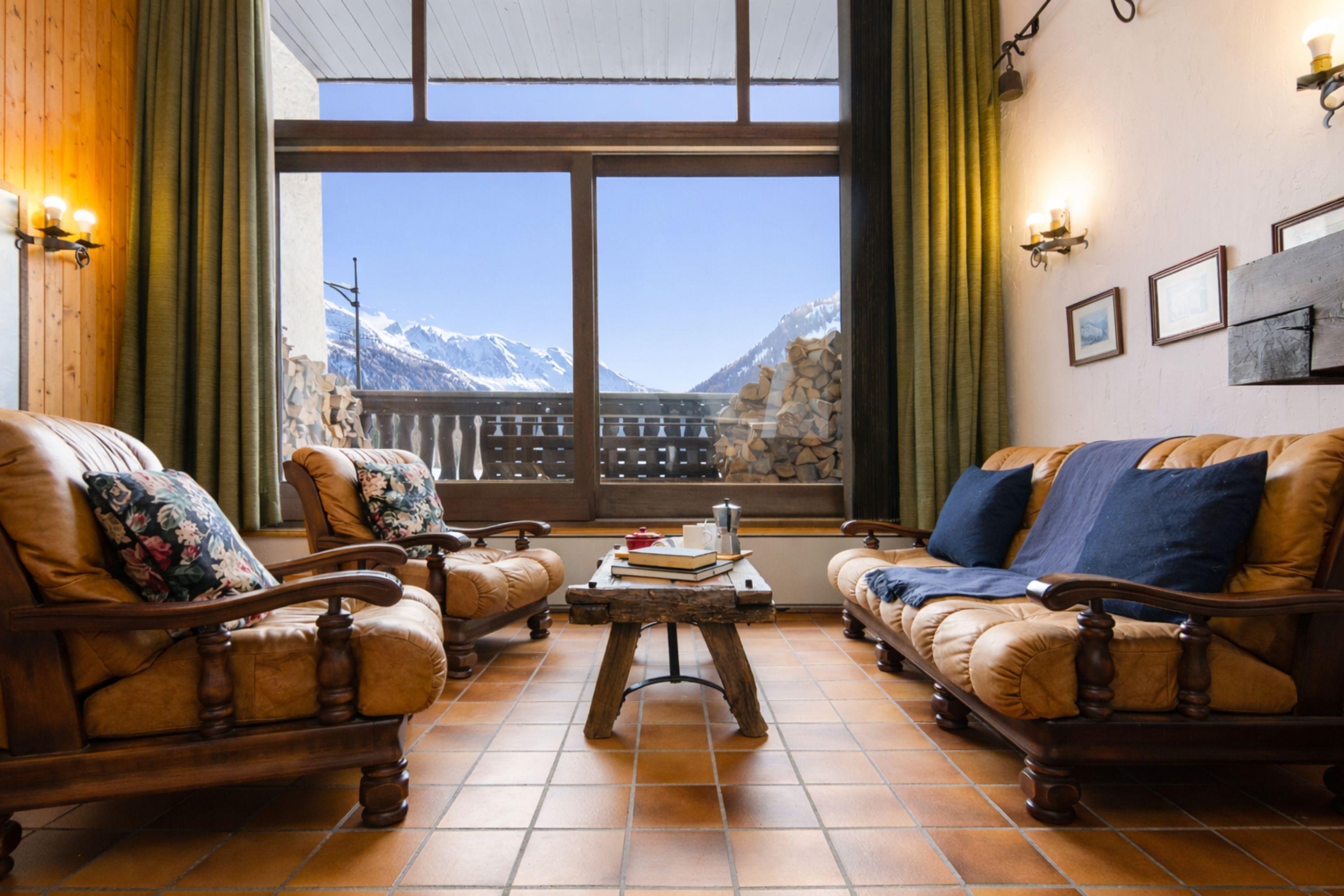 Televisie en een open haard