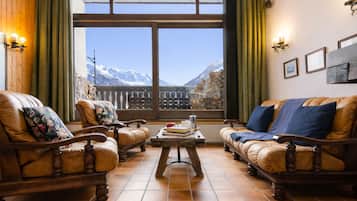 Televisie en een open haard