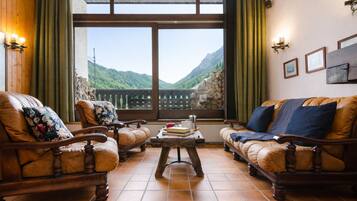 Télévision, cheminée