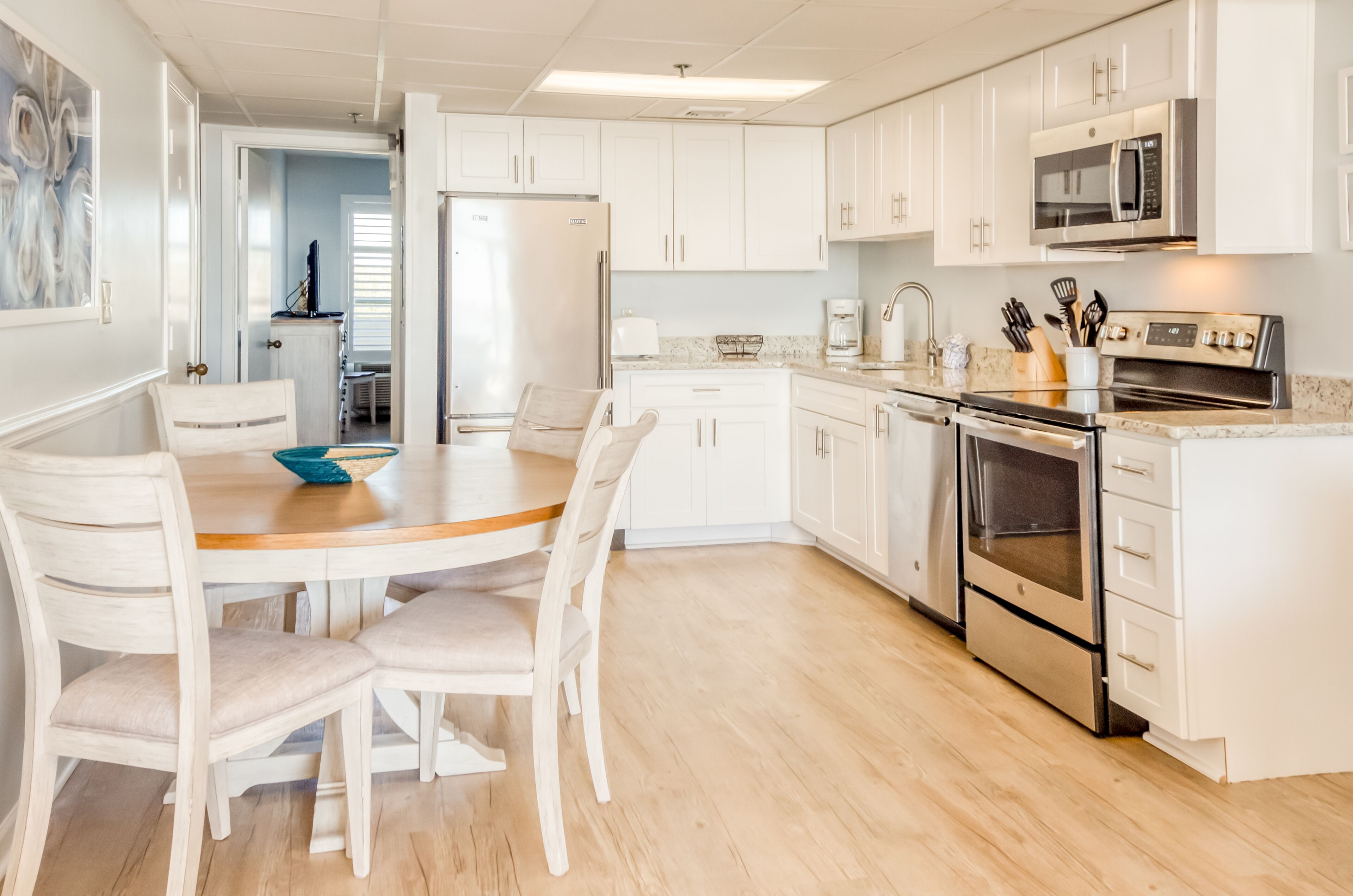 冰箱、微波炉、烤箱、炉灶