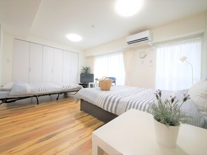 ルーム (/4) | 1 室のベッドルーム、アイロン / アイロン台、WiFi (無料)、ベッドシーツ