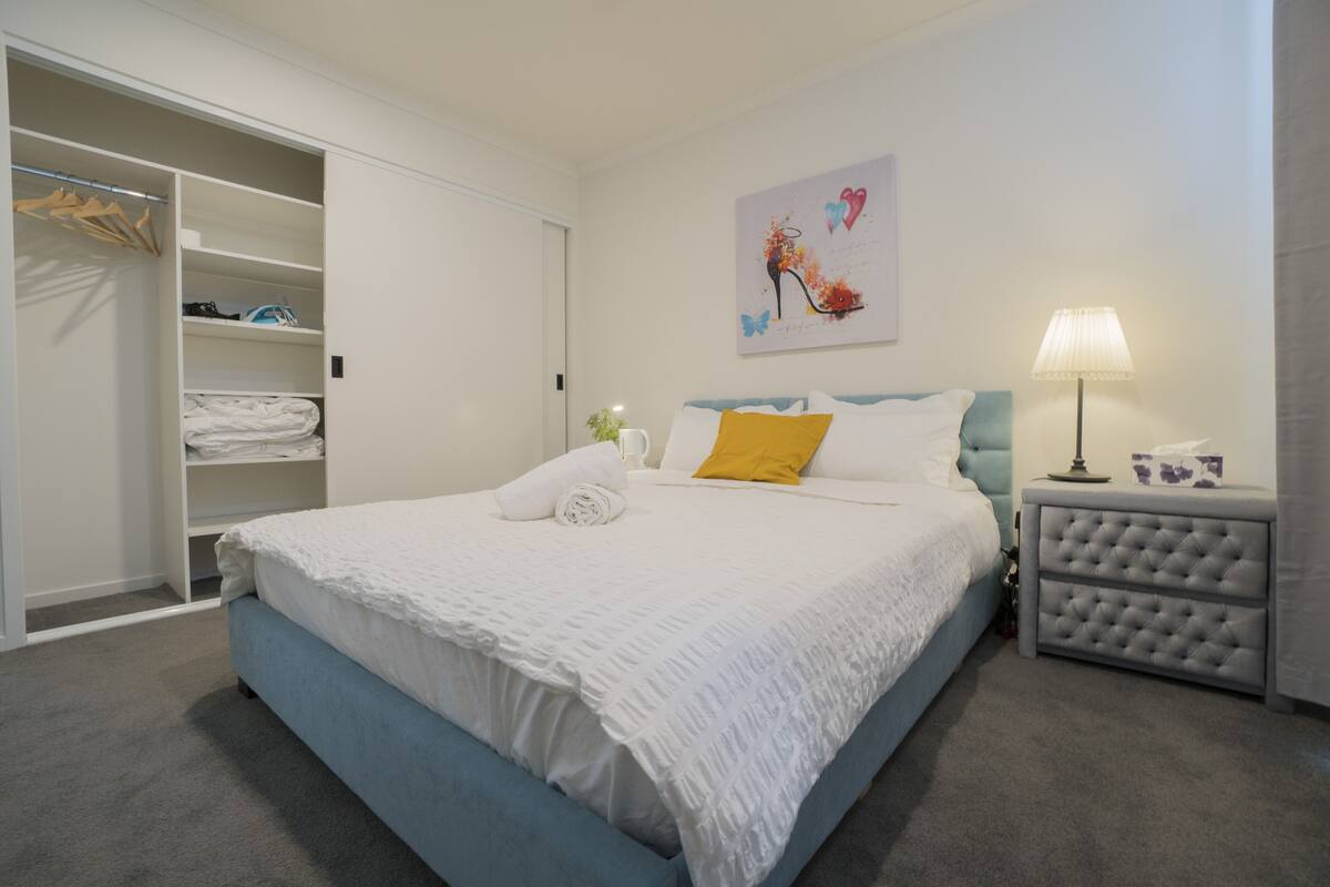 Double Room (Shared Bathroom) Room1