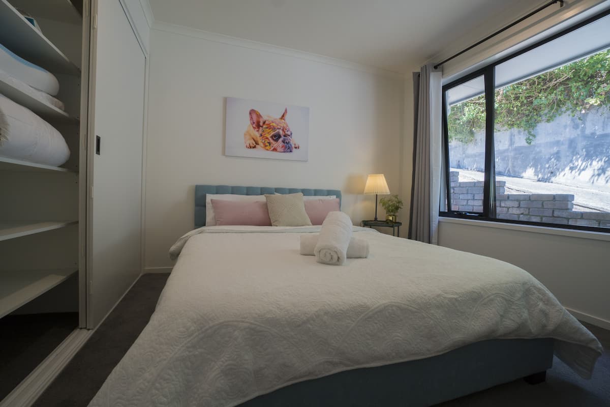 Double Room (Shared Bathroom) Room3