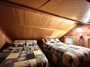 2 bedrooms, travel cot, bed sheets - O Me, O Mio (Rustic Cabin near AuSable River and ORV/ATV/Snowmobile trail heads) (Mio)