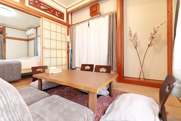 單棟房屋, 2 間臥室 | 客廳