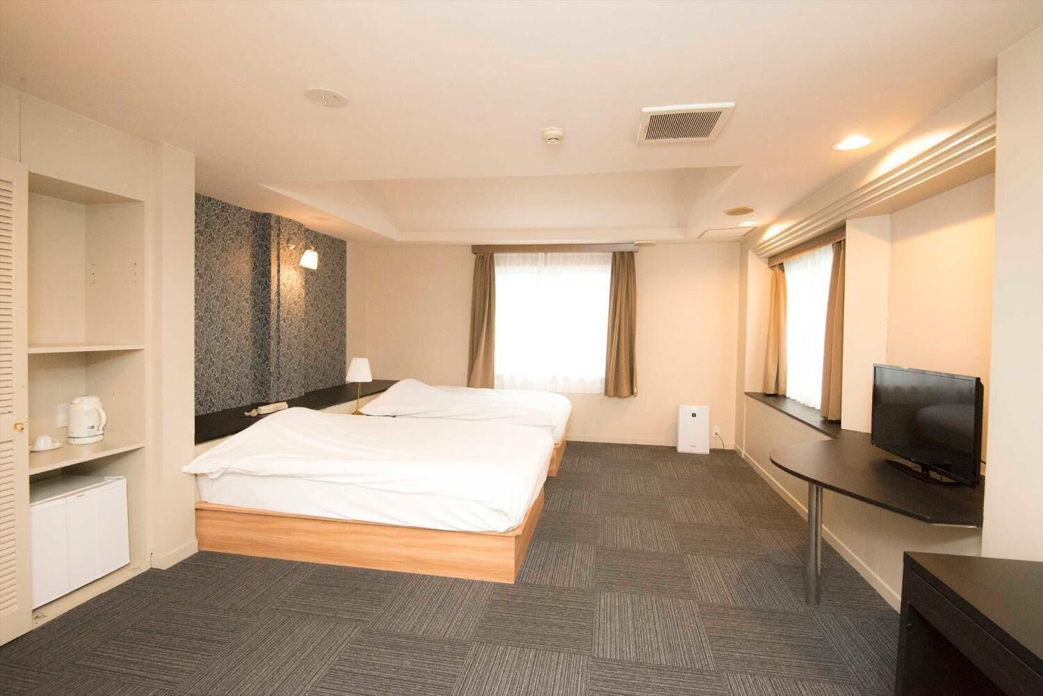 1 bedroom, desk, free wifi, bed sheets