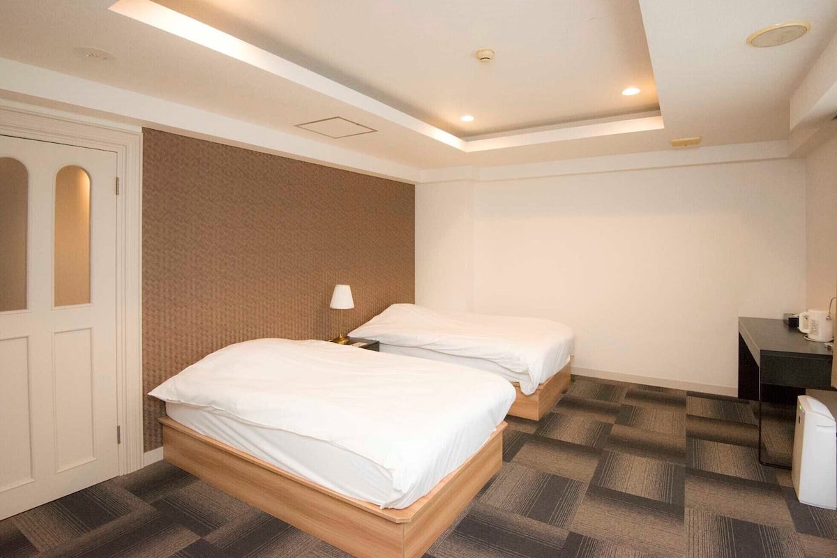 Quarto duplo (Single Use) | Escrivaninha, Wi-Fi de cortesia, roupa de cama
