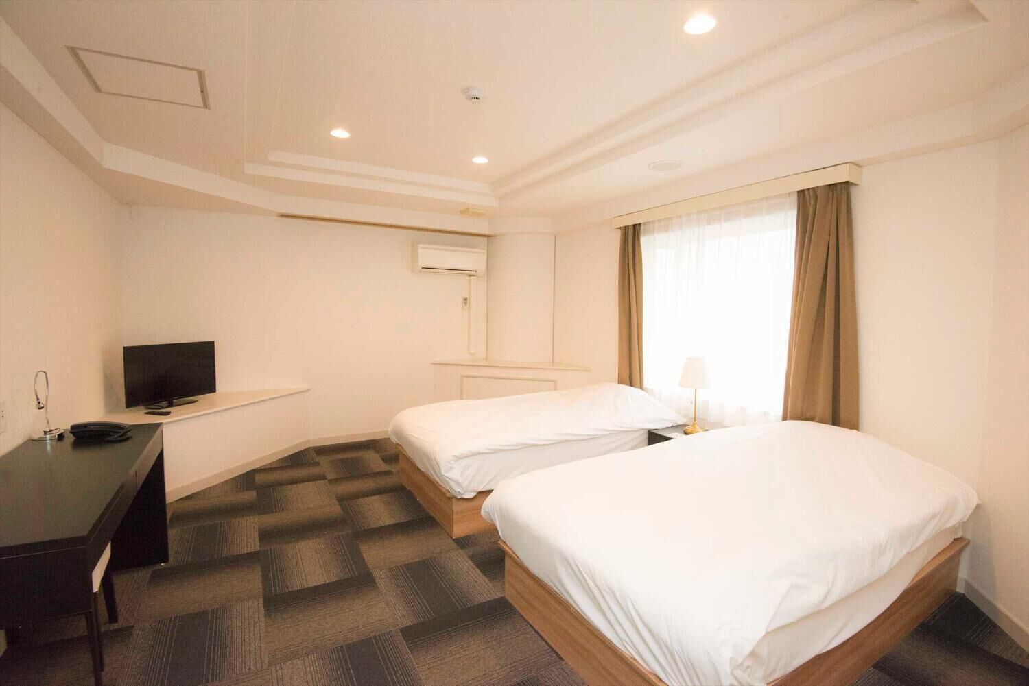 1 bedroom, desk, free wifi, bed sheets