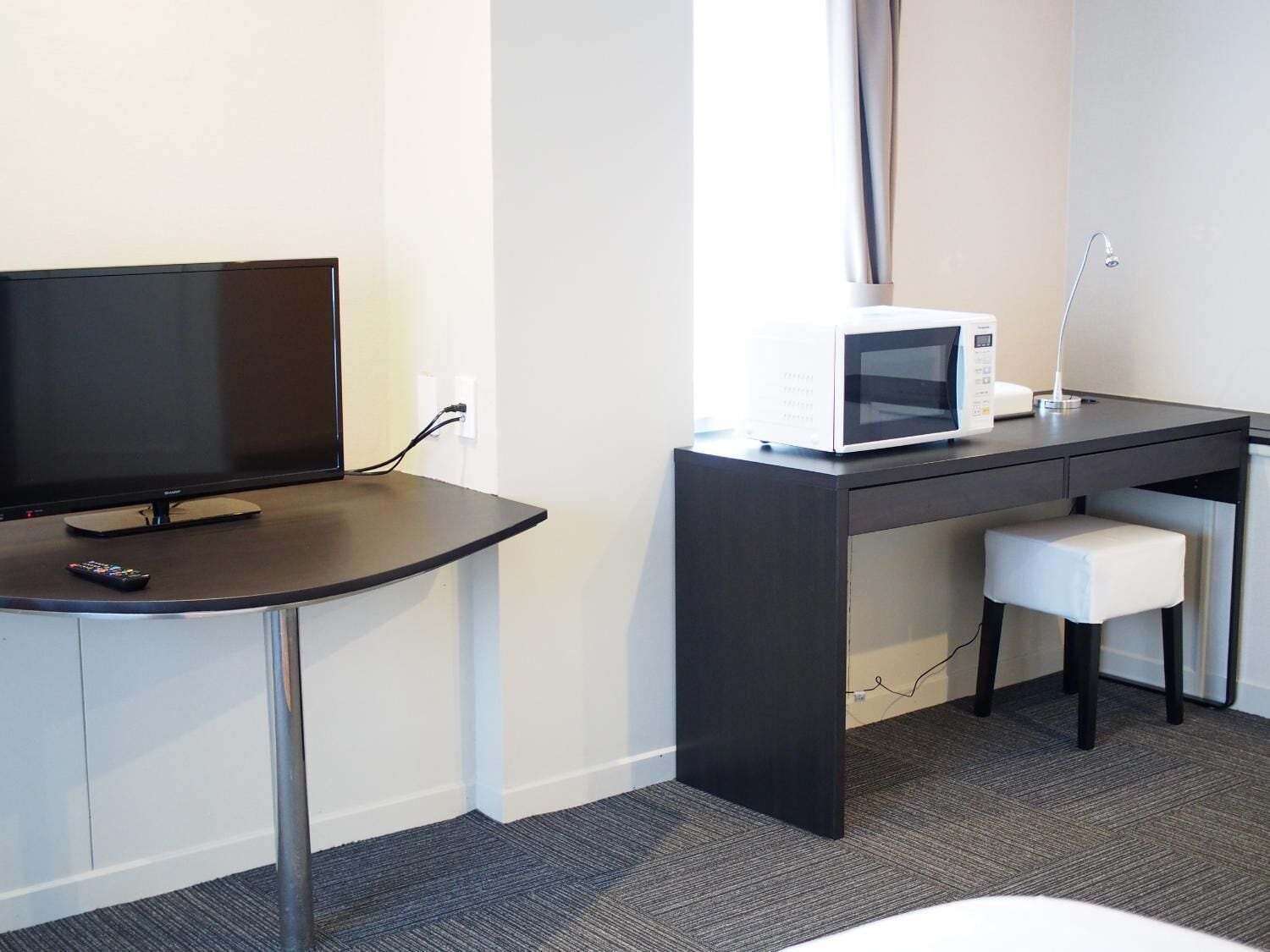 1 bedroom, desk, free wifi, bed sheets