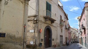 Unclassified image, 4 of 31, button - Palazzo Maresca (Meta)