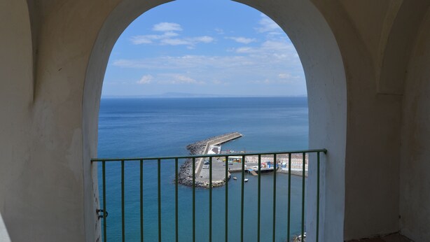 Unclassified image, 1 of 31, button - Palazzo Maresca (Meta)