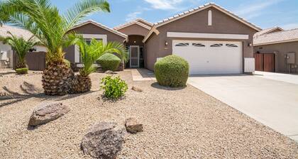 3BR 'Mesa Haven' w/Heated Pool on Prime Golf Lot. 3 King beds!