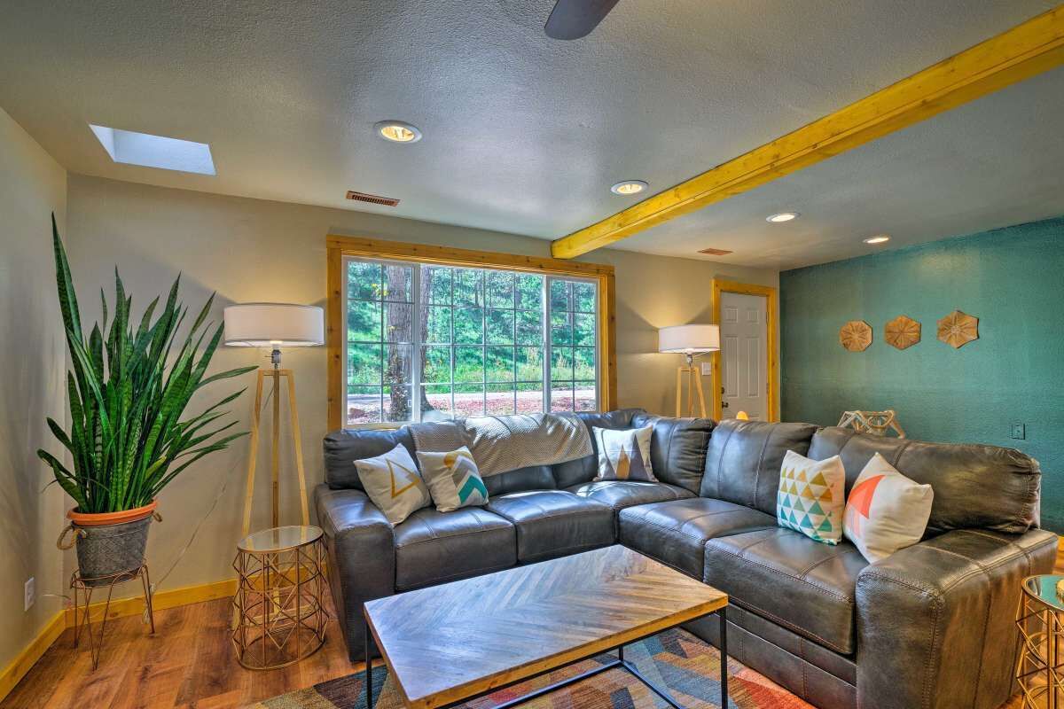 Smart TV, fireplace, DVD player, books