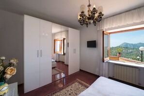 5 bedrooms, iron/ironing board, free WiFi - Villa Campanelle (Massa Lubrense)