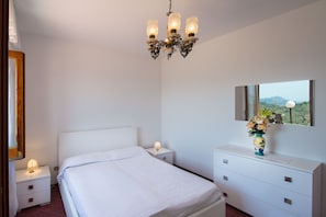 5 bedrooms, iron/ironing board, free WiFi