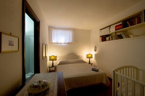 Apartment | 2 Schlafzimmer, Bügeleisen/Bügelbrett, Reisekinderbett, kostenloses WLAN