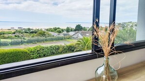 A view from a window overlooking a coastal area with houses and greenery. - Stunning private villa for 6 people with WIFI, TV, terrace and pets allowed (Pentrez)