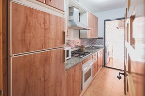Frigorifero, microonde, forno, macchina per tè/caffè