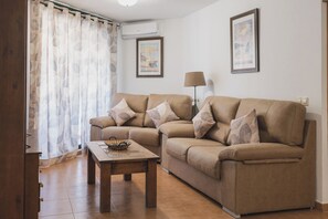 TV - Apartamento El Invento (Zahara de los Atunes)