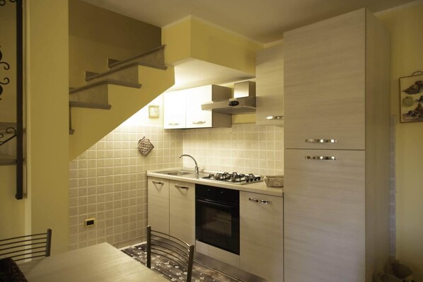 Wasserkocher mit Kaffee-/Teezubehör, Kochgeschirr/Geschirr/Besteck