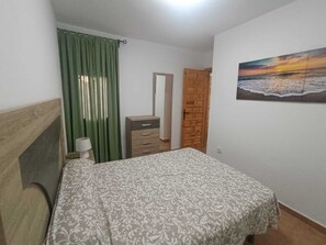 2 bedrooms, WiFi, bed sheets