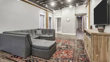 TV, table tennis, stereo