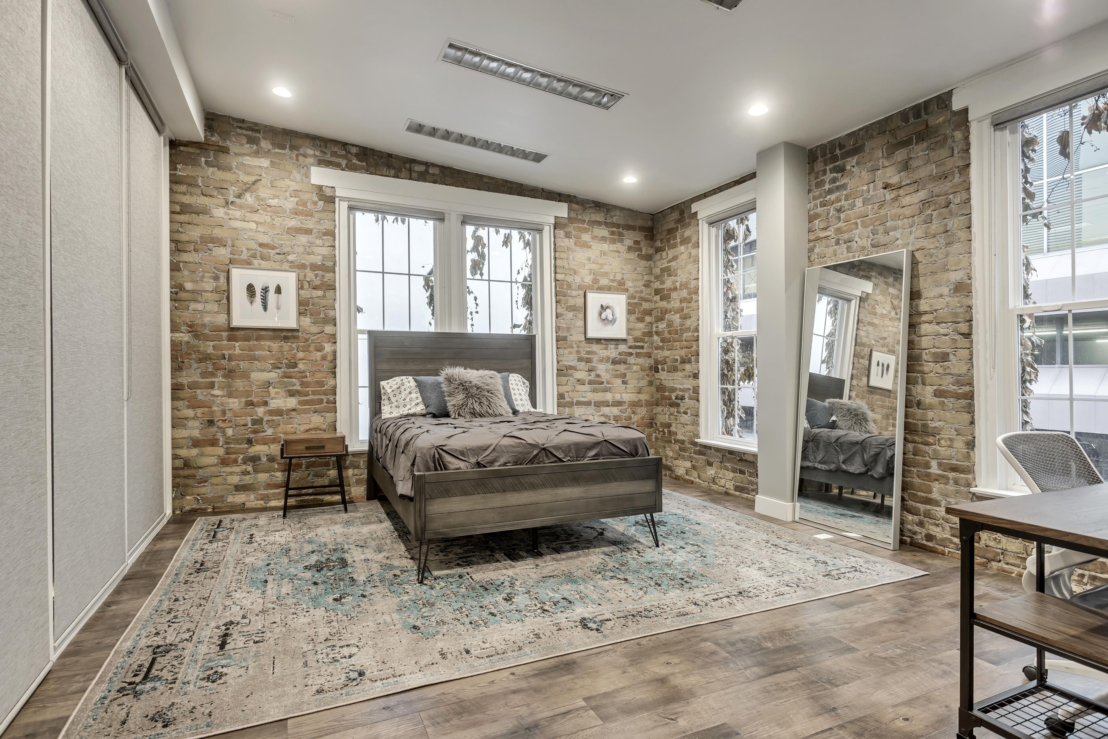 4 bedrooms, desk, iron/ironing board, WiFi