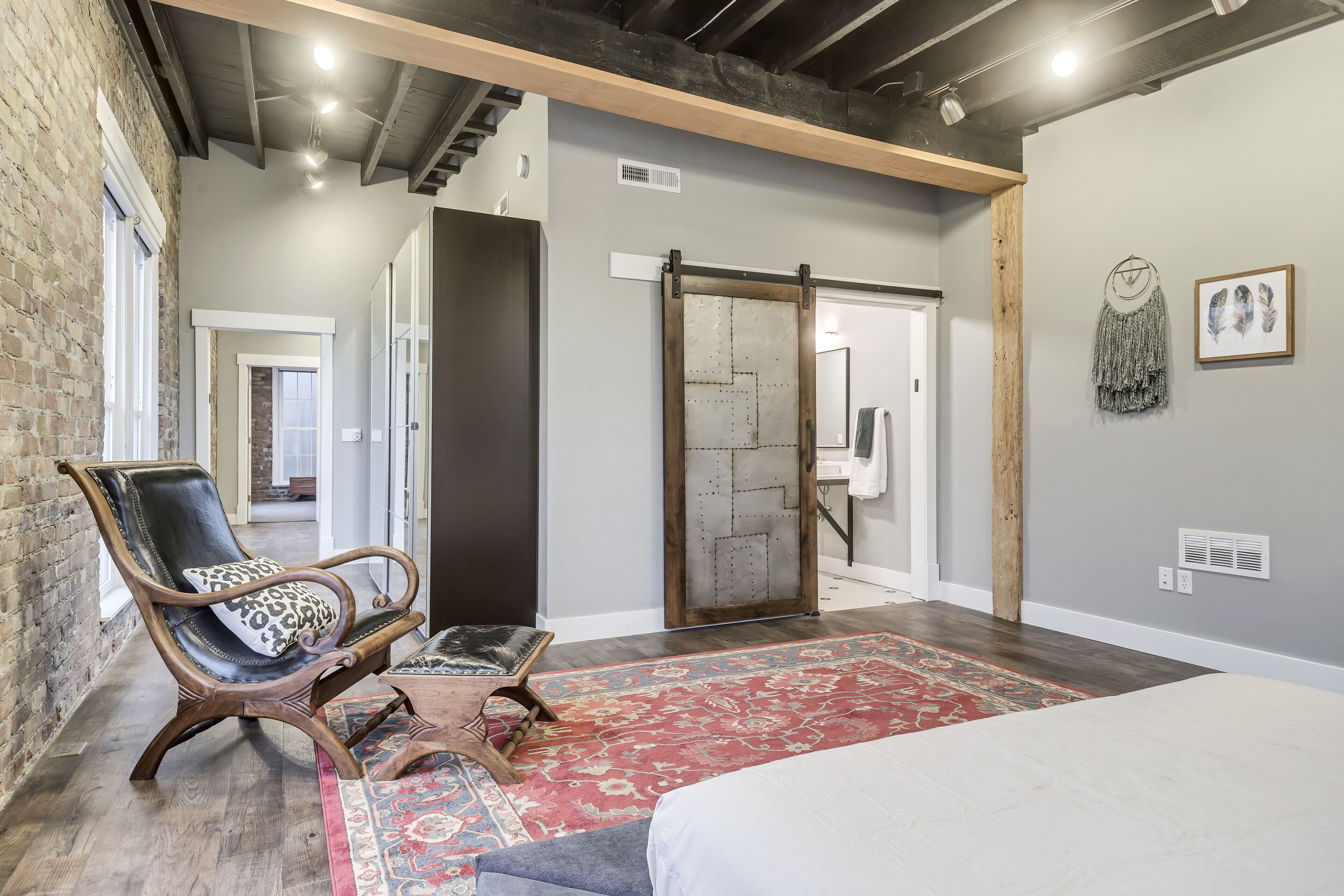 4 bedrooms, desk, iron/ironing board, WiFi