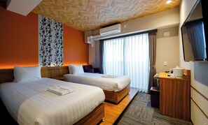 Desk, iron/ironing board, free WiFi, bed sheets - FIVE HOTEL OSAKA (Osaka)