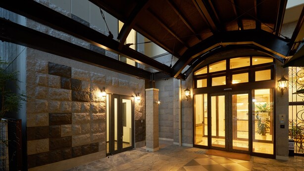A stone-clad building with a checkered floor, large glass doors, and a wooden ceiling. - FIVE HOTEL OSAKA (Osaka)