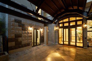 Exterior - FIVE HOTEL OSAKA (Osaka)