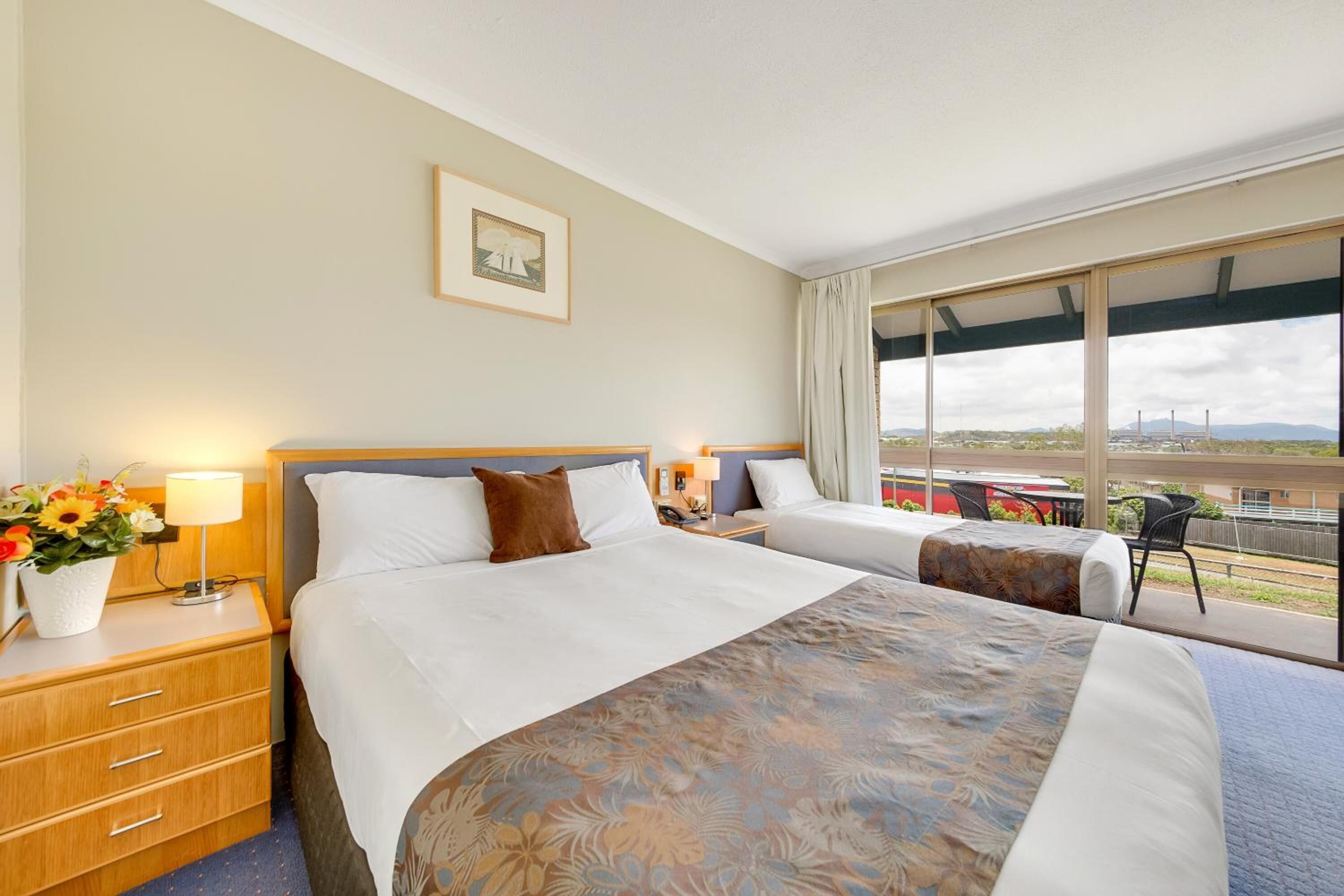 Standard Twin Room | Desk, blackout curtains, soundproofing, iron/ironing board