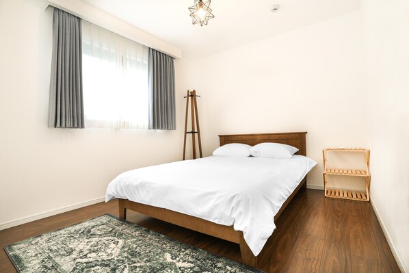 9 Schlafzimmer, Bügeleisen/Bügelbrett, kostenloses WLAN