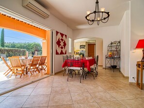 Dining - Stunning private villa for 8 guests with WIFI, A/C, private pool, TV and terrace (Montfort-sur-argens)