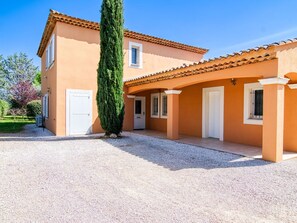 Exterior - Stunning private villa for 8 guests with WIFI, A/C, private pool, TV and terrace (Montfort-sur-argens)