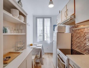 Réfrigérateur, micro-ondes, four, lave-vaisselle