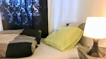 1 habitación, tabla de planchar con plancha, wifi gratis y ropa de cama