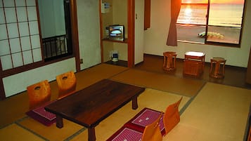 Japanese Style Room | Free WiFi