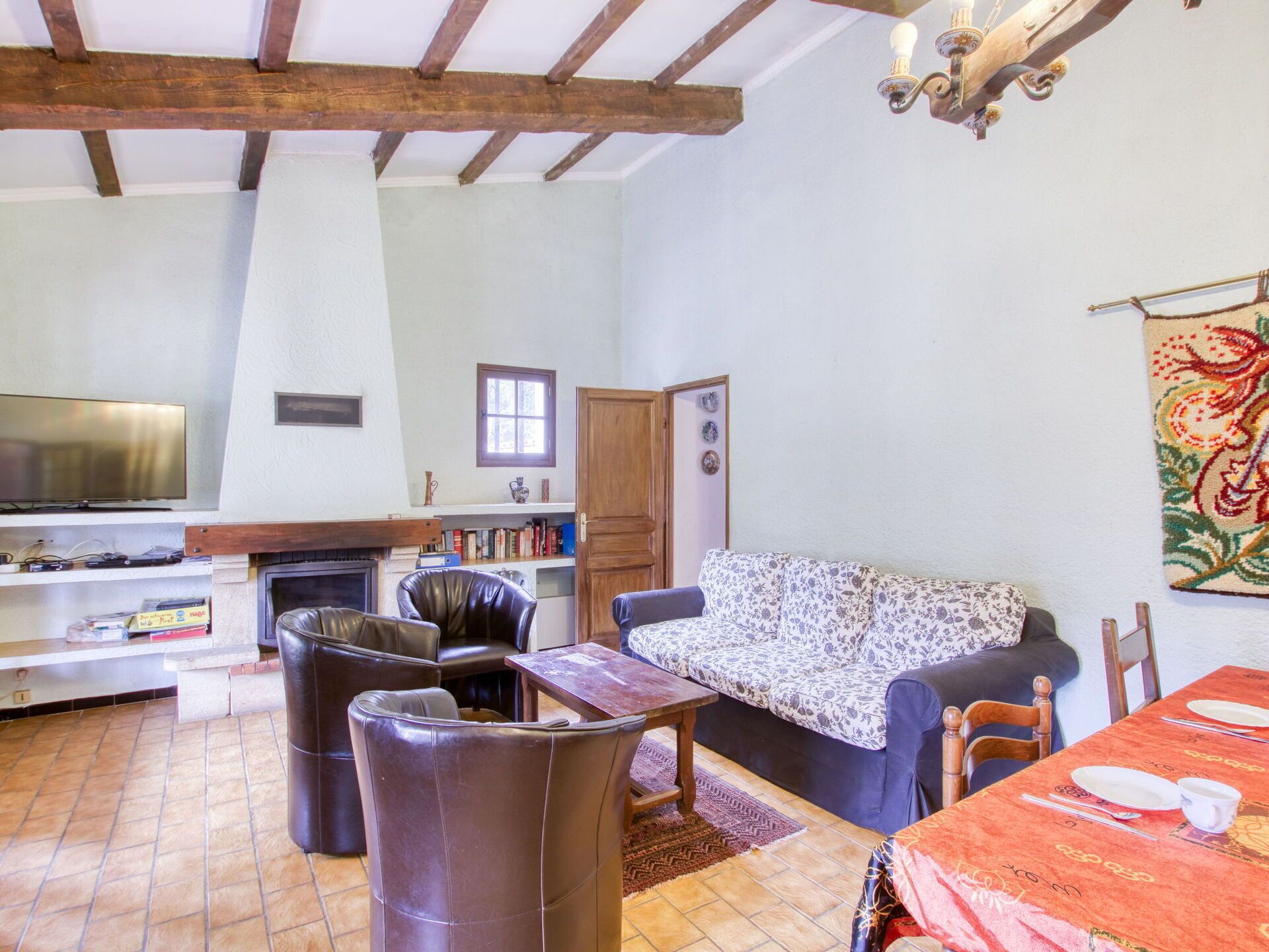 Mueble, Propiedad, Mesa, Edificio, Madera, Sofá, Encendiendo, Sala, Diseño De Interiores, Suelo