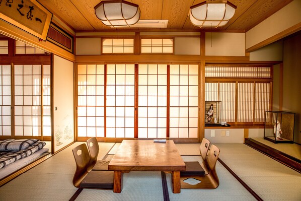 Private Vacation Home | 8 bedrooms, free WiFi