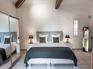 4 Schlafzimmer, Bügeleisen/Bügelbrett, Reisekinderbett, kostenloses WLAN