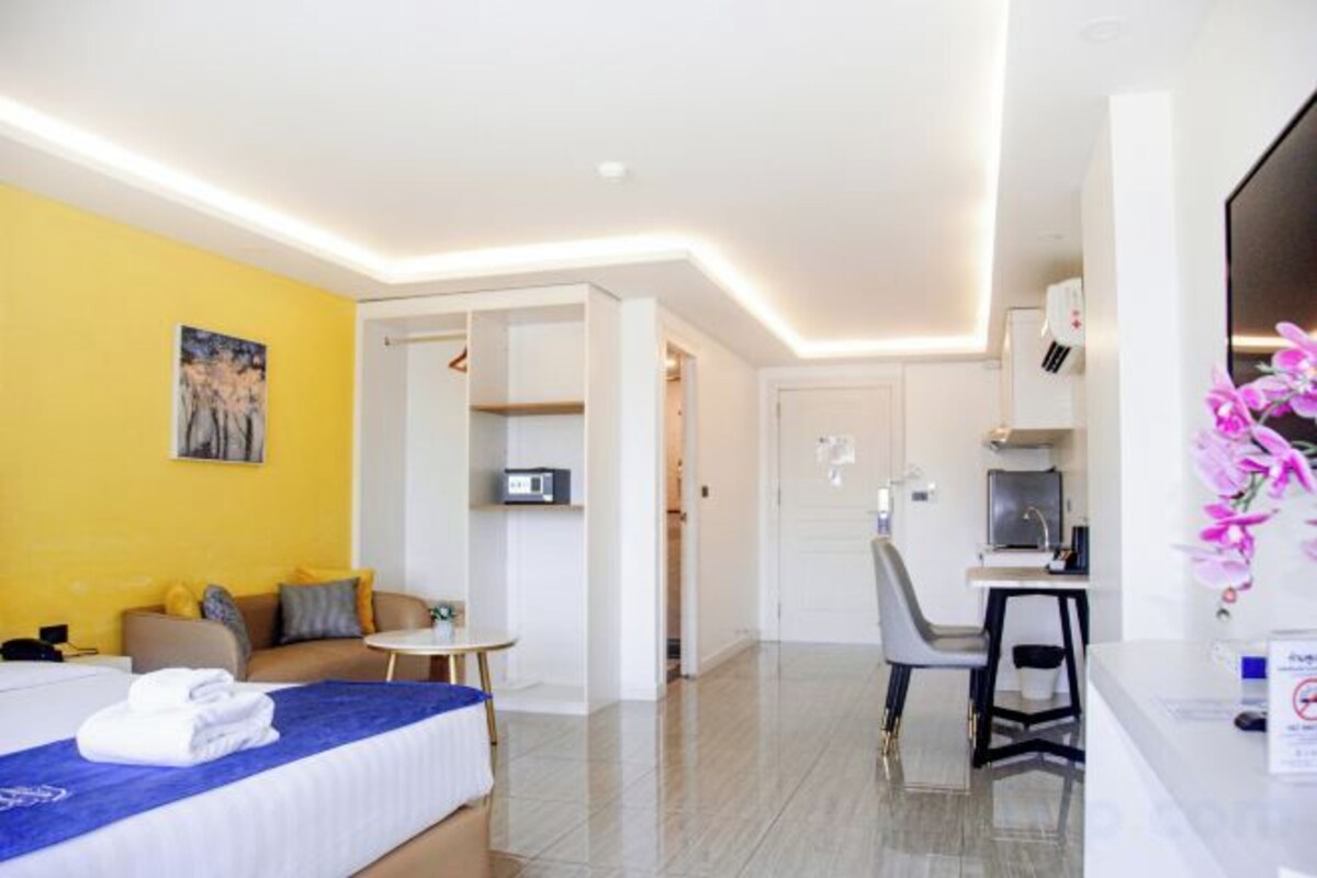 Minibar, in-room safe, desk, blackout curtains