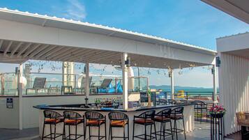 Poolside bar