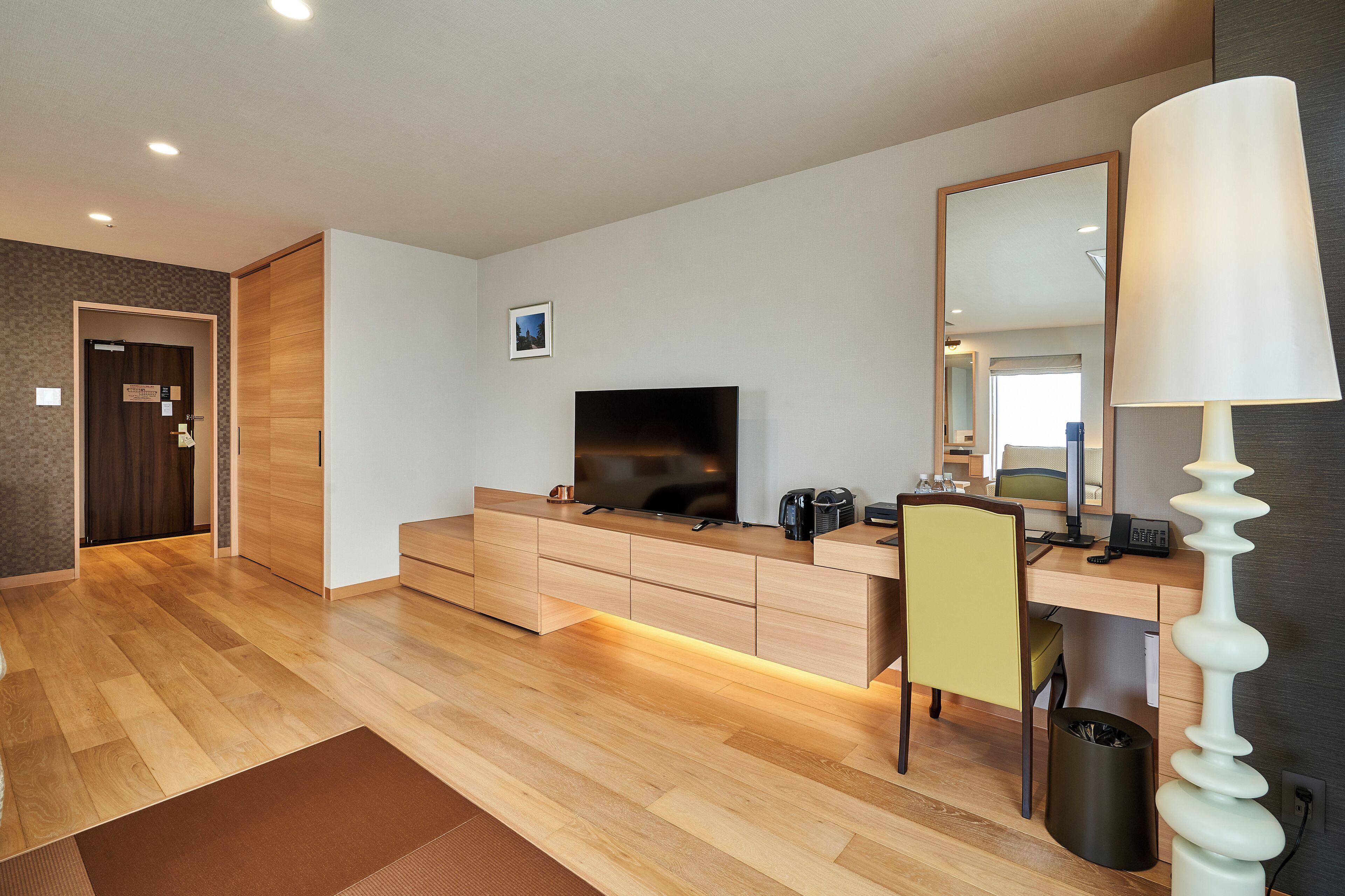 luxury junior suite twin room, non smoking | 1 bedroom, down duvets, in-room safe, soundproofing