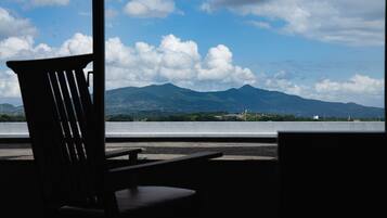 Luxury Deluxe Twin Room, Non Smoking | Mountain view