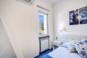 3 habitaciones, tabla de planchar con plancha, cuna de viaje y wifi 
